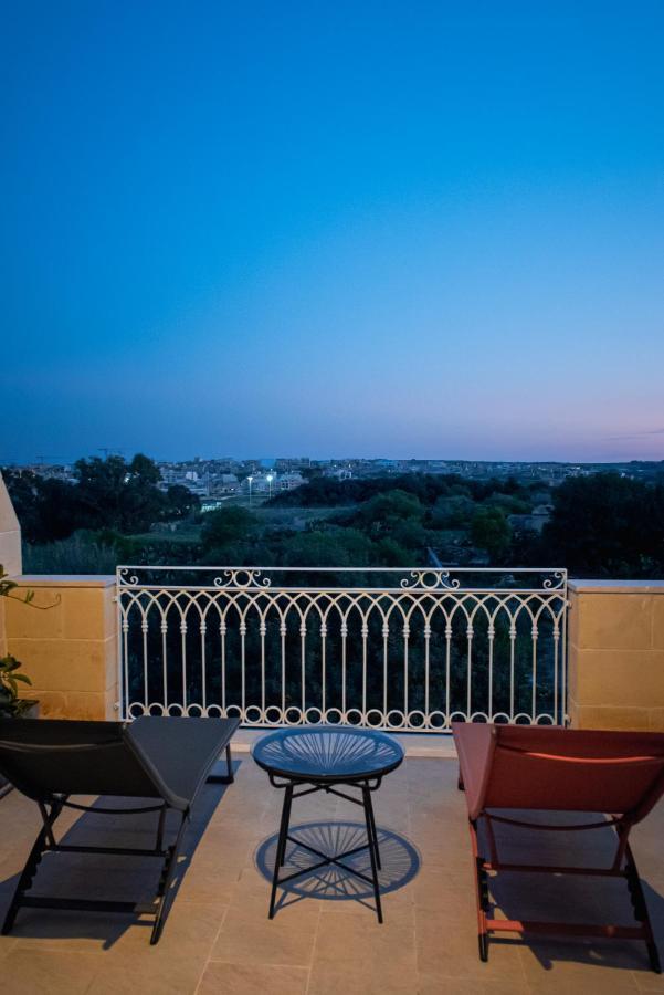 Bed and Breakfast The Carob Tree Victoria Exterior foto